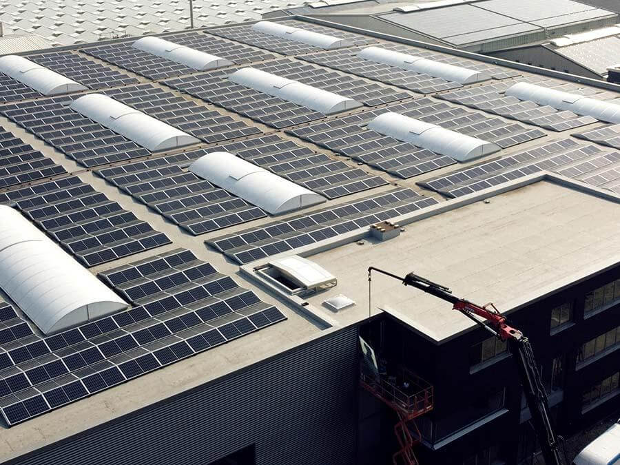 Photovoltaik auf einem Industrie-Dach